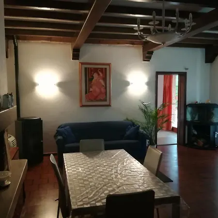לינה וארוחת בוקר Magnolia Garda 3*