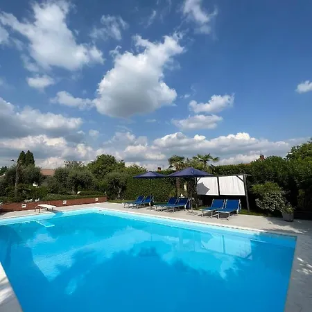 Magnolia Garda לינה וארוחת בוקר 3*