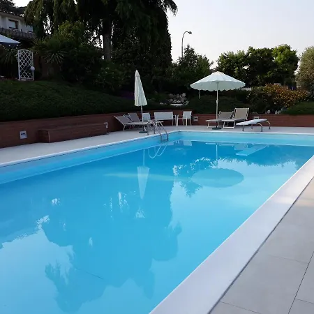 Magnolia Garda לינה וארוחת בוקר