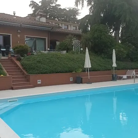לינה וארוחת בוקר Magnolia Garda 3*